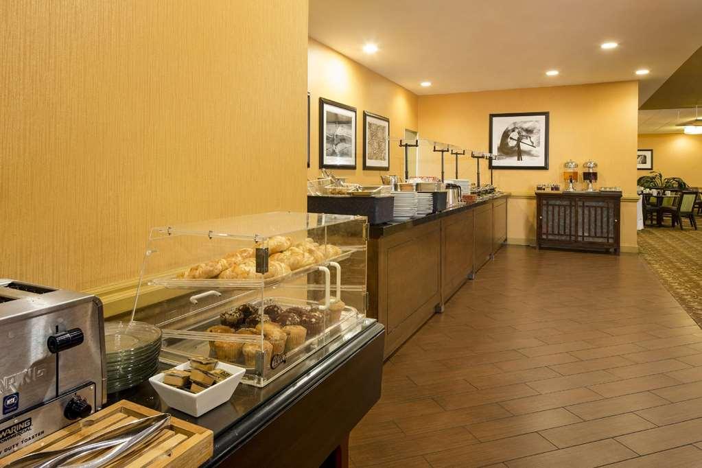 Doubletree By Hilton Hotel Raleigh - Brownstone - University Ресторан фото