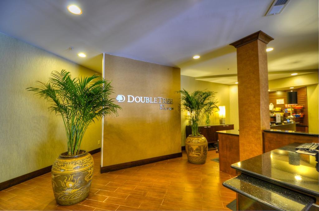 Doubletree By Hilton Hotel Raleigh - Brownstone - University Екстер'єр фото