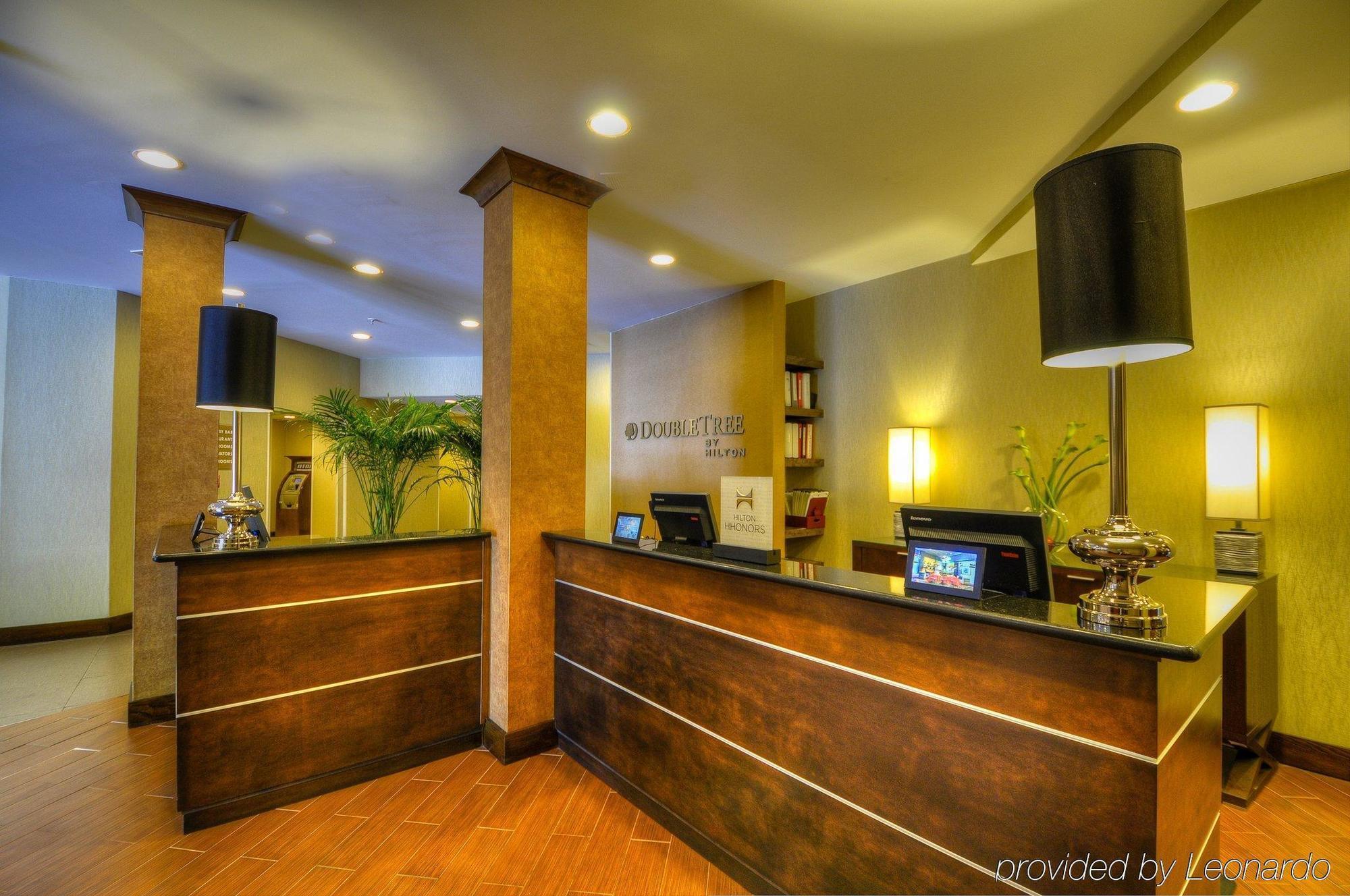 Doubletree By Hilton Hotel Raleigh - Brownstone - University Екстер'єр фото