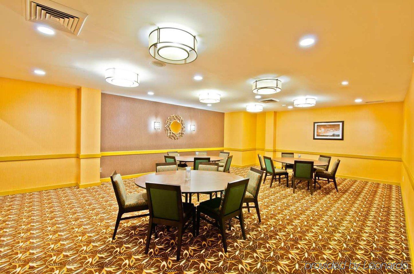 Doubletree By Hilton Hotel Raleigh - Brownstone - University Екстер'єр фото