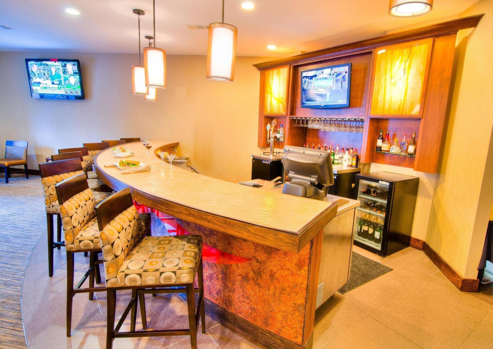 Doubletree By Hilton Hotel Raleigh - Brownstone - University Екстер'єр фото
