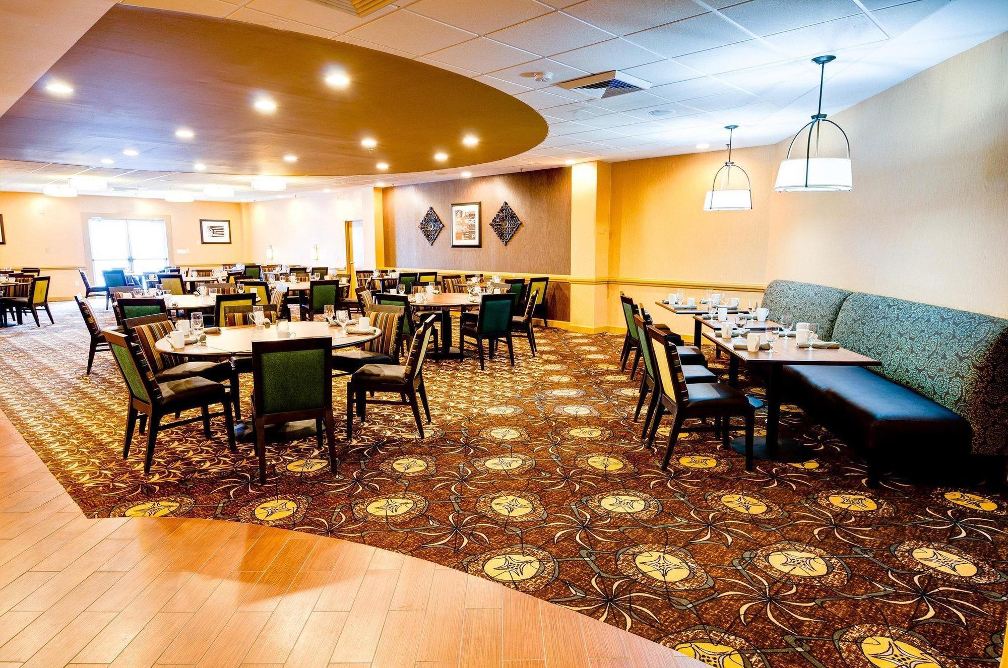 Doubletree By Hilton Hotel Raleigh - Brownstone - University Екстер'єр фото