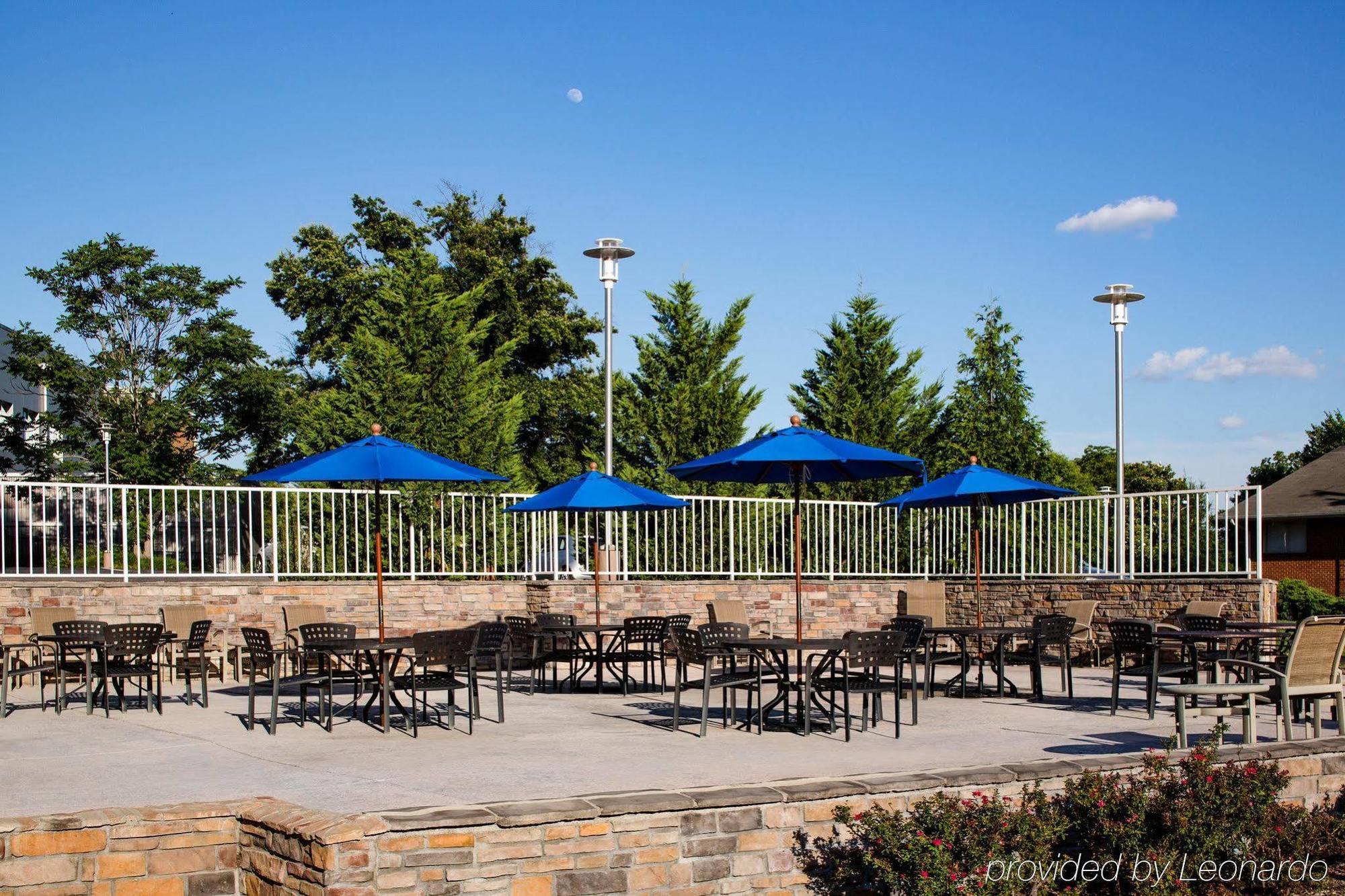 Doubletree By Hilton Hotel Raleigh - Brownstone - University Екстер'єр фото