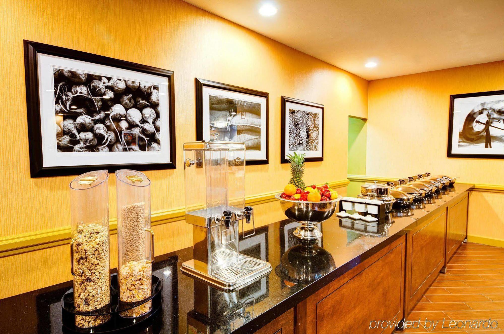 Doubletree By Hilton Hotel Raleigh - Brownstone - University Екстер'єр фото