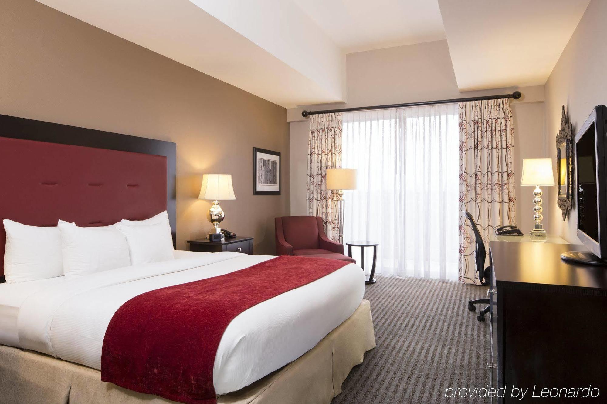 Doubletree By Hilton Hotel Raleigh - Brownstone - University Екстер'єр фото