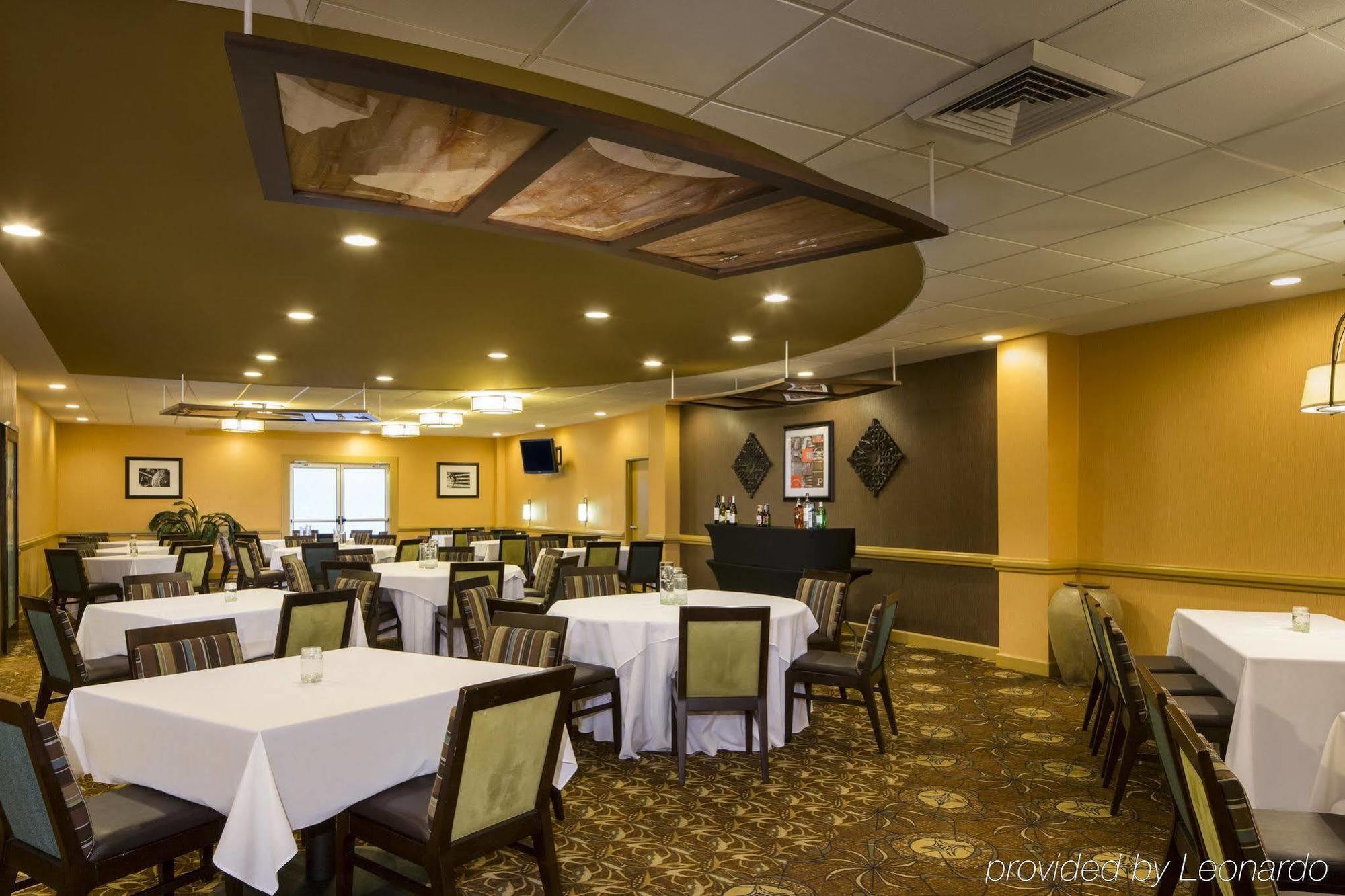 Doubletree By Hilton Hotel Raleigh - Brownstone - University Екстер'єр фото