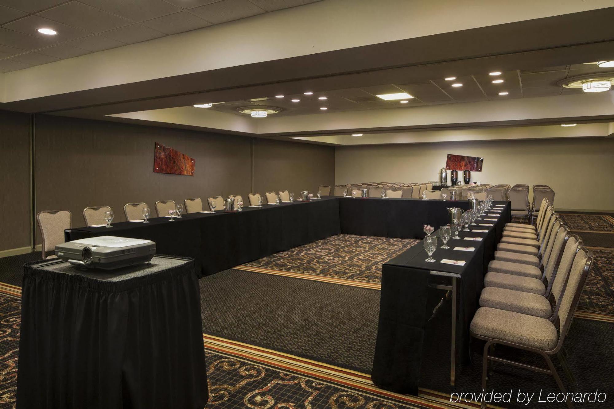 Doubletree By Hilton Hotel Raleigh - Brownstone - University Екстер'єр фото