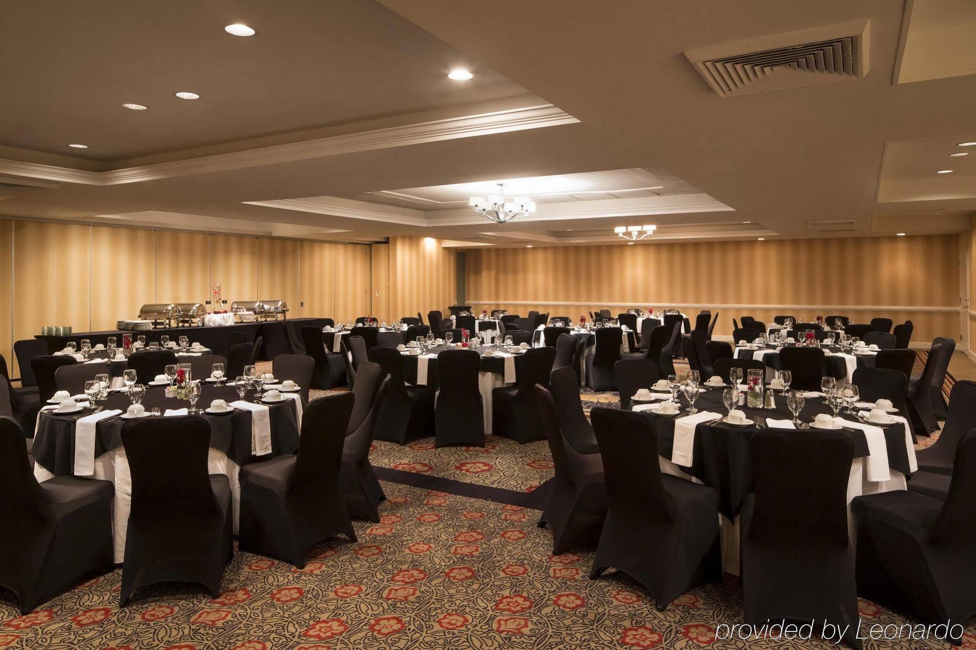 Doubletree By Hilton Hotel Raleigh - Brownstone - University Екстер'єр фото