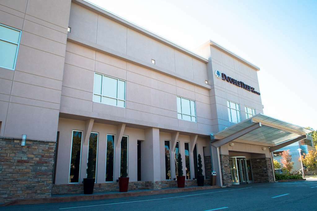 Doubletree By Hilton Hotel Raleigh - Brownstone - University Екстер'єр фото