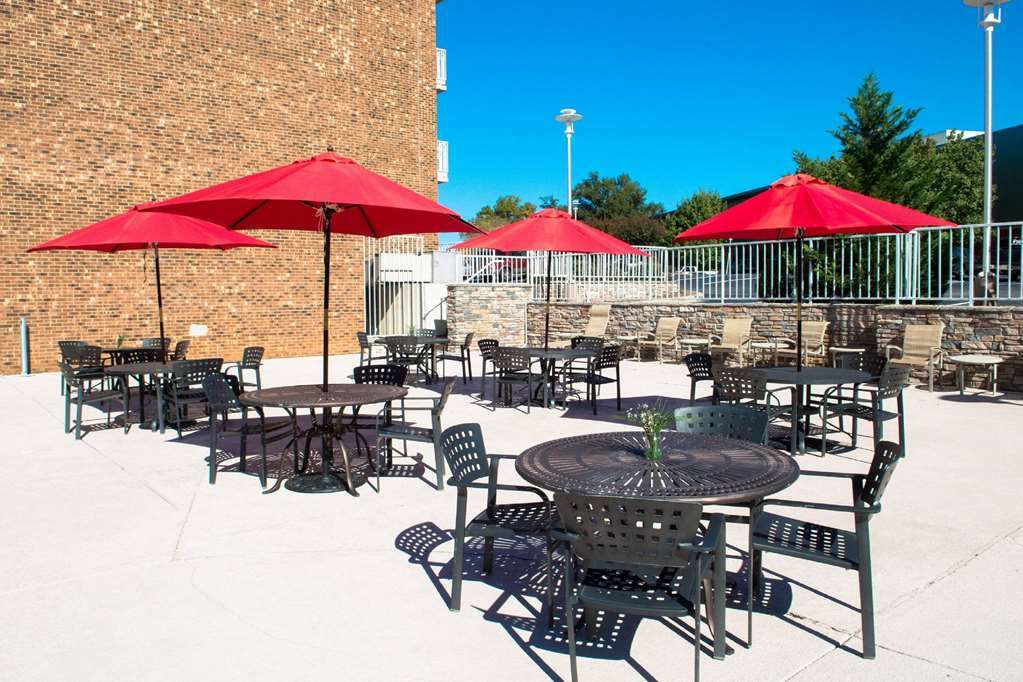 Doubletree By Hilton Hotel Raleigh - Brownstone - University Екстер'єр фото