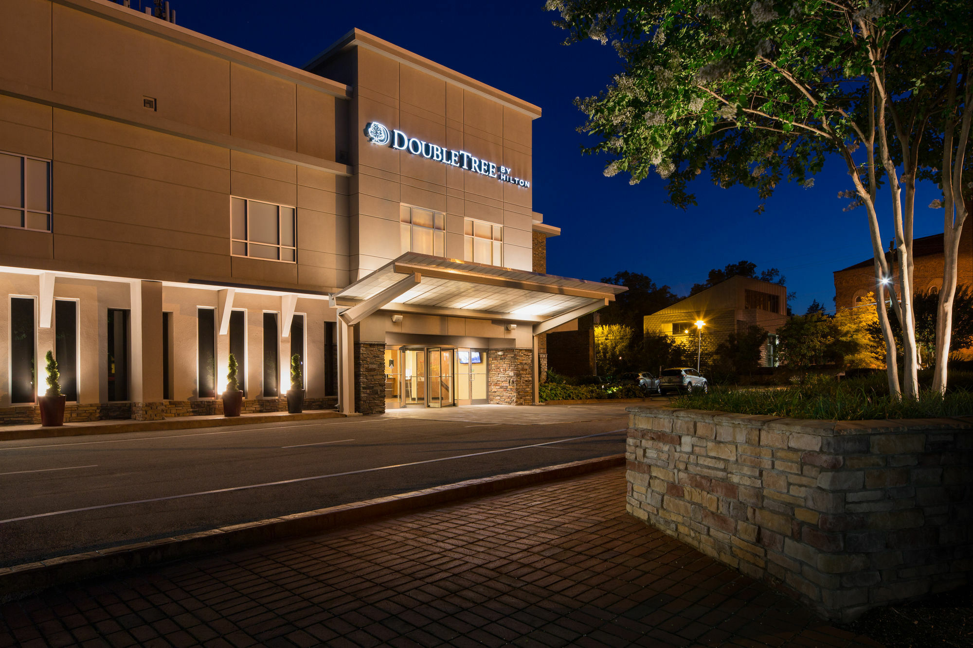 Doubletree By Hilton Hotel Raleigh - Brownstone - University Екстер'єр фото