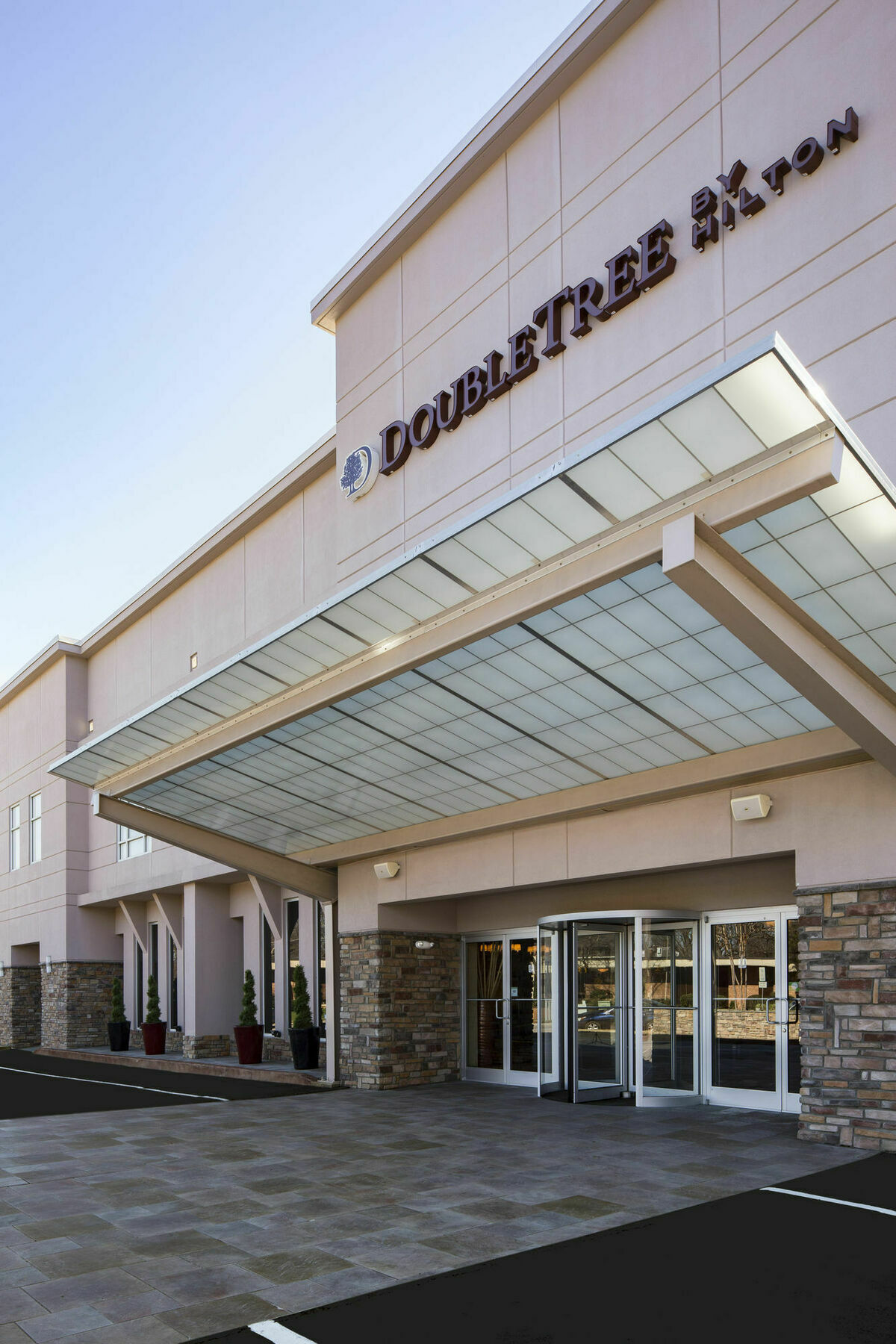 Doubletree By Hilton Hotel Raleigh - Brownstone - University Екстер'єр фото
