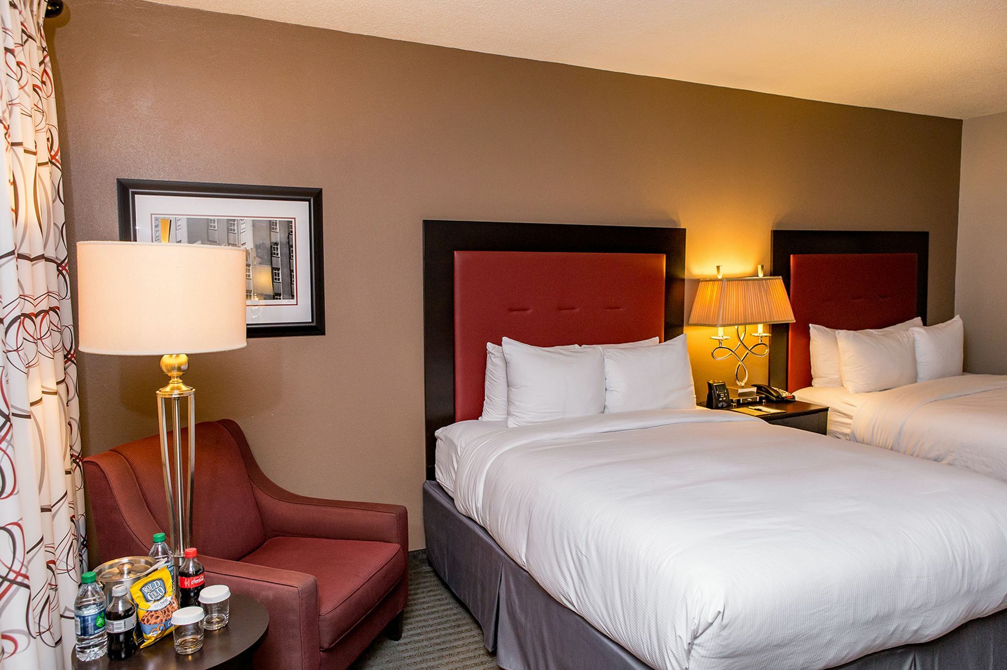 Doubletree By Hilton Hotel Raleigh - Brownstone - University Екстер'єр фото