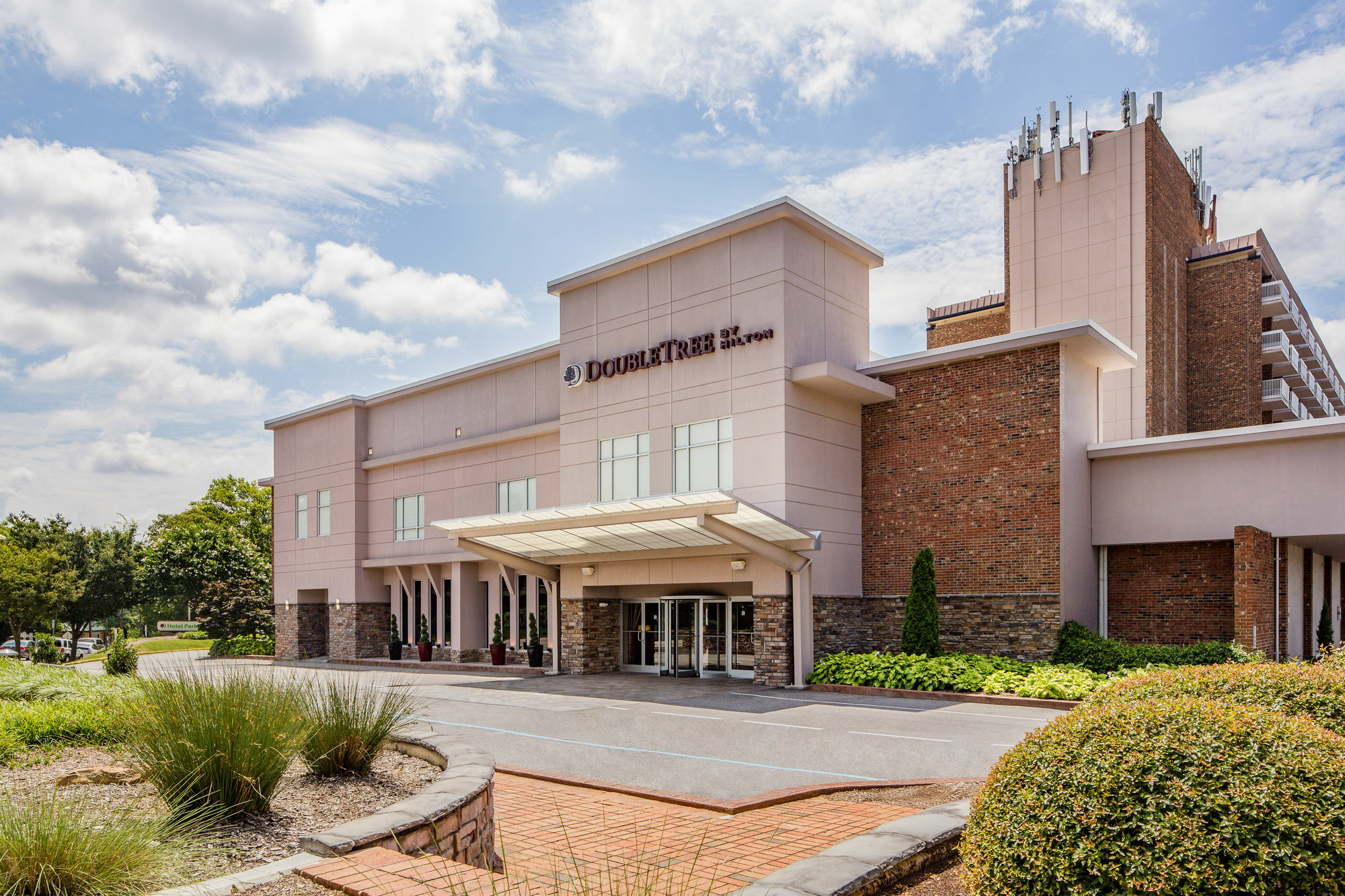 Doubletree By Hilton Hotel Raleigh - Brownstone - University Екстер'єр фото